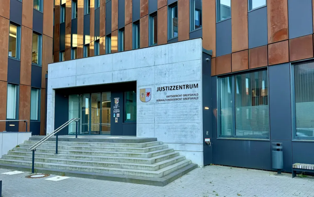 Mahnwache für Kernwaffenfreie Zone vor Verwaltungsgericht 02.12. 09:30