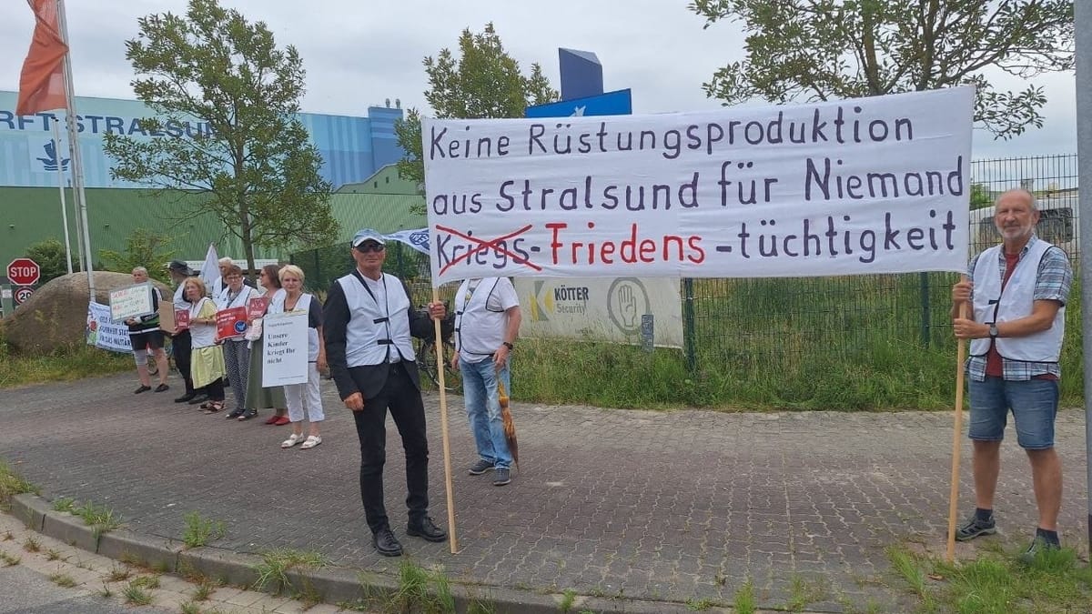 Mahnwache an der Volkswerft -Friedensbündnis mahnt zivile Zukunft an – klare Worte beim IHK-Empfang